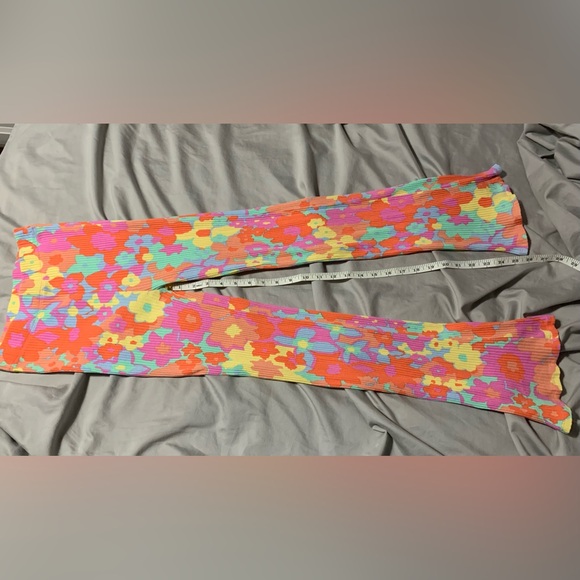 ✨Billabong Thermal Bell Bottom Pants✨ - Picture 8 of 10